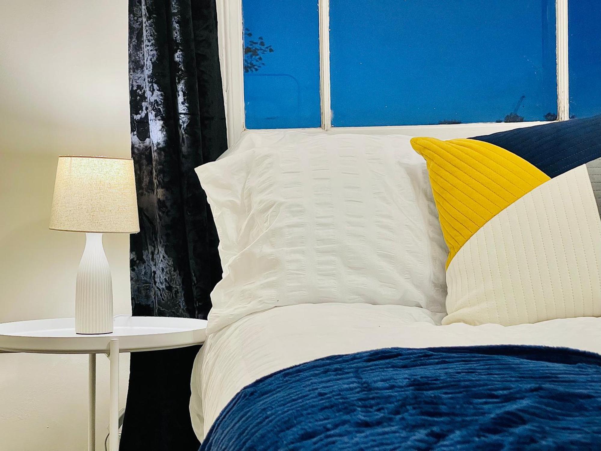 2 Bedroom Flat In Central Лондон Экстерьер фото
