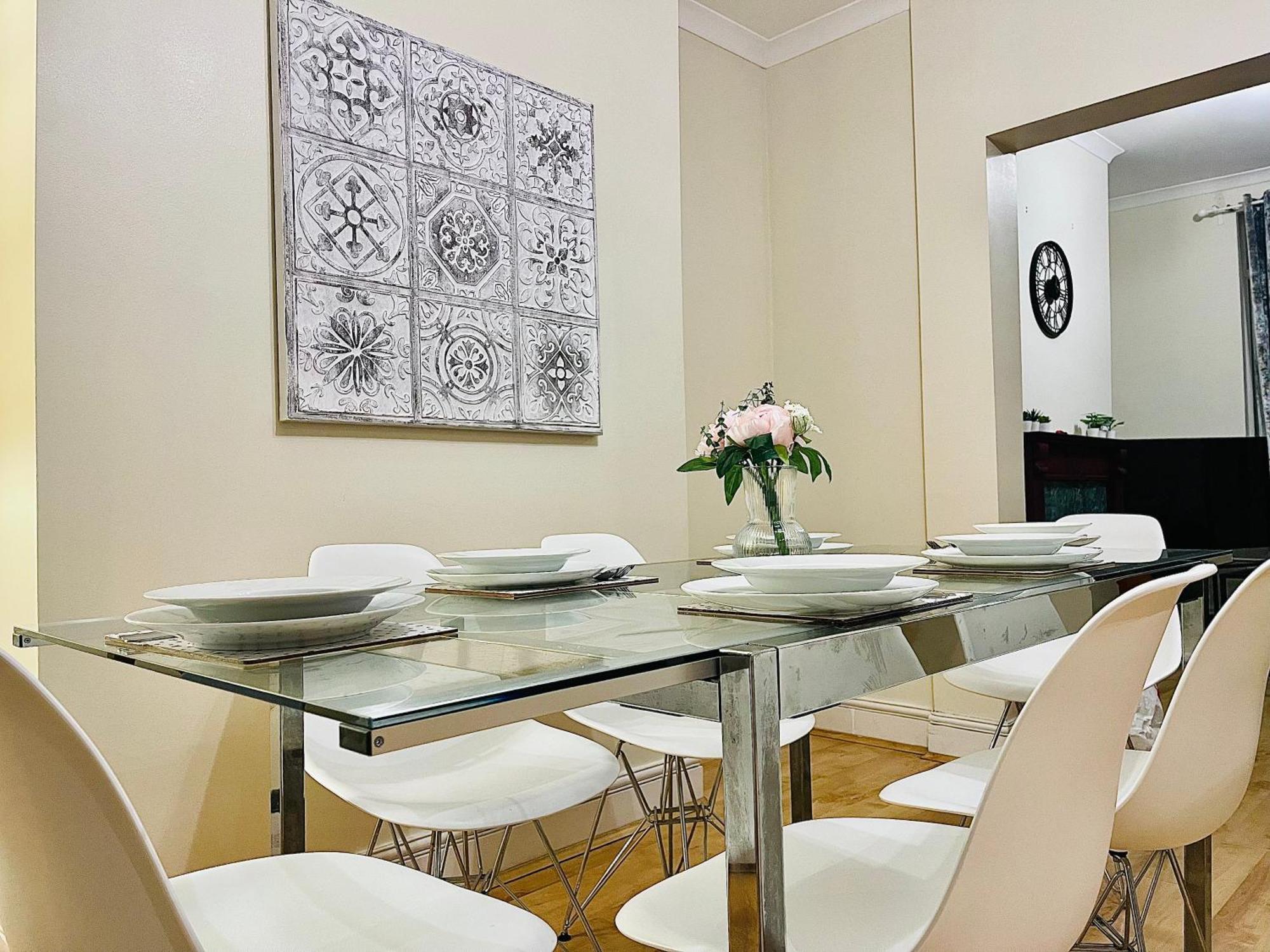 2 Bedroom Flat In Central Лондон Экстерьер фото
