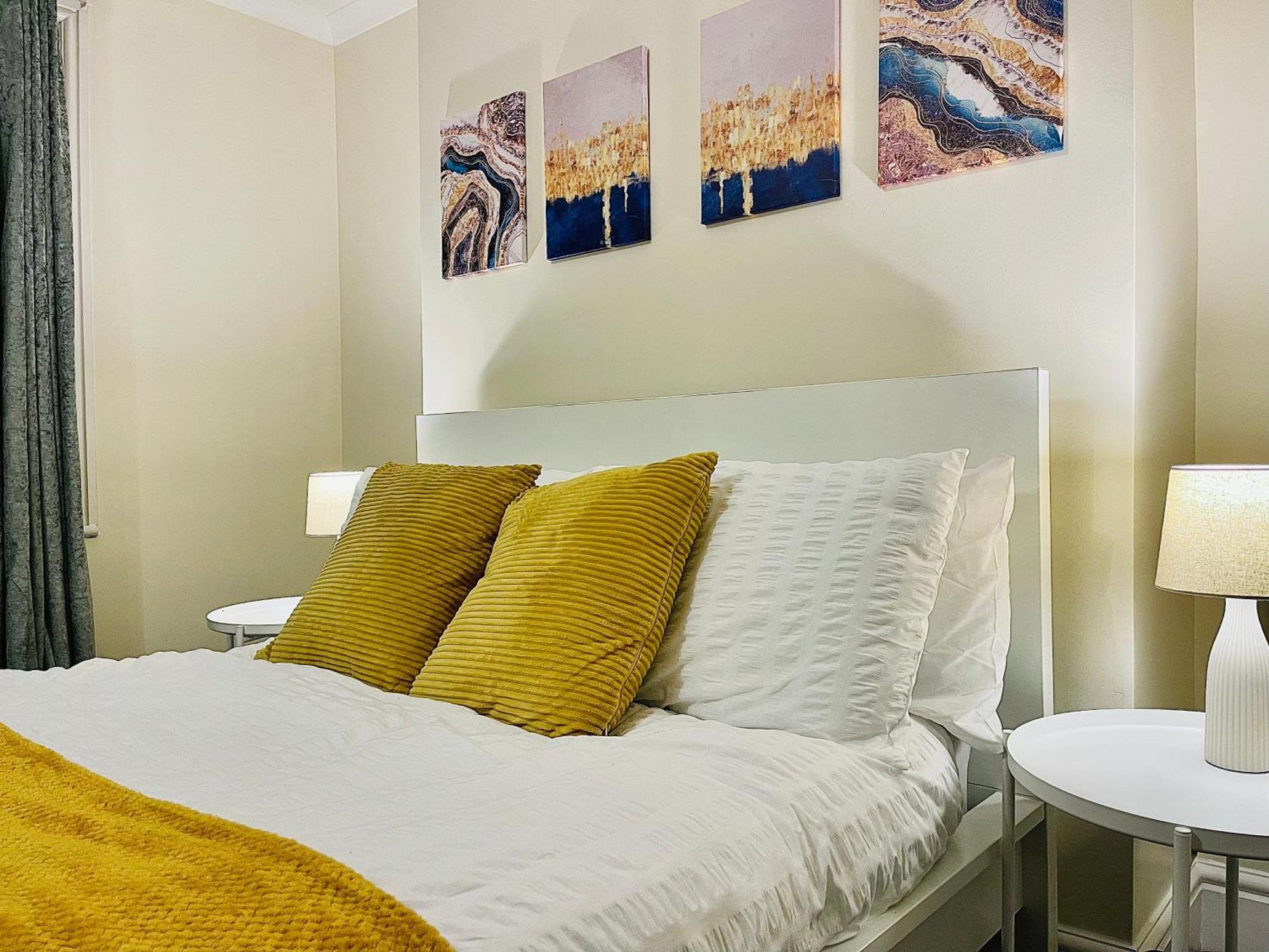 2 Bedroom Flat In Central Лондон Экстерьер фото