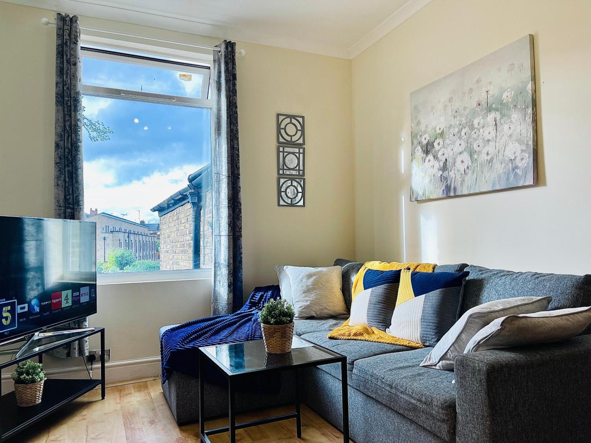 2 Bedroom Flat In Central Лондон Экстерьер фото