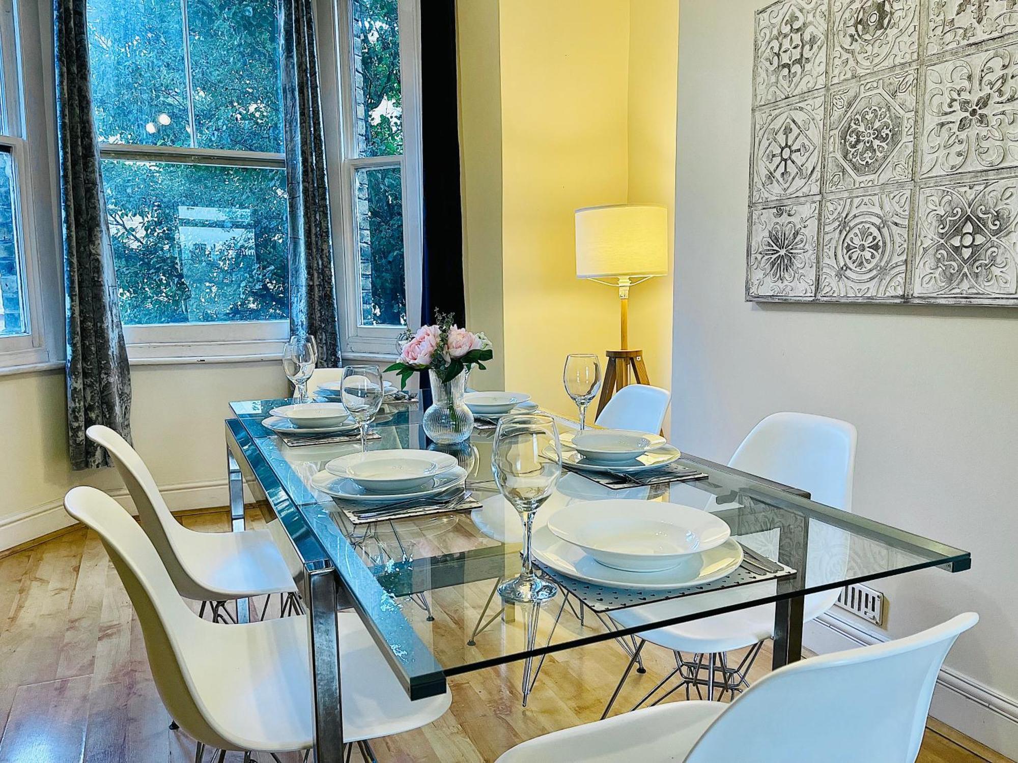 2 Bedroom Flat In Central Лондон Экстерьер фото