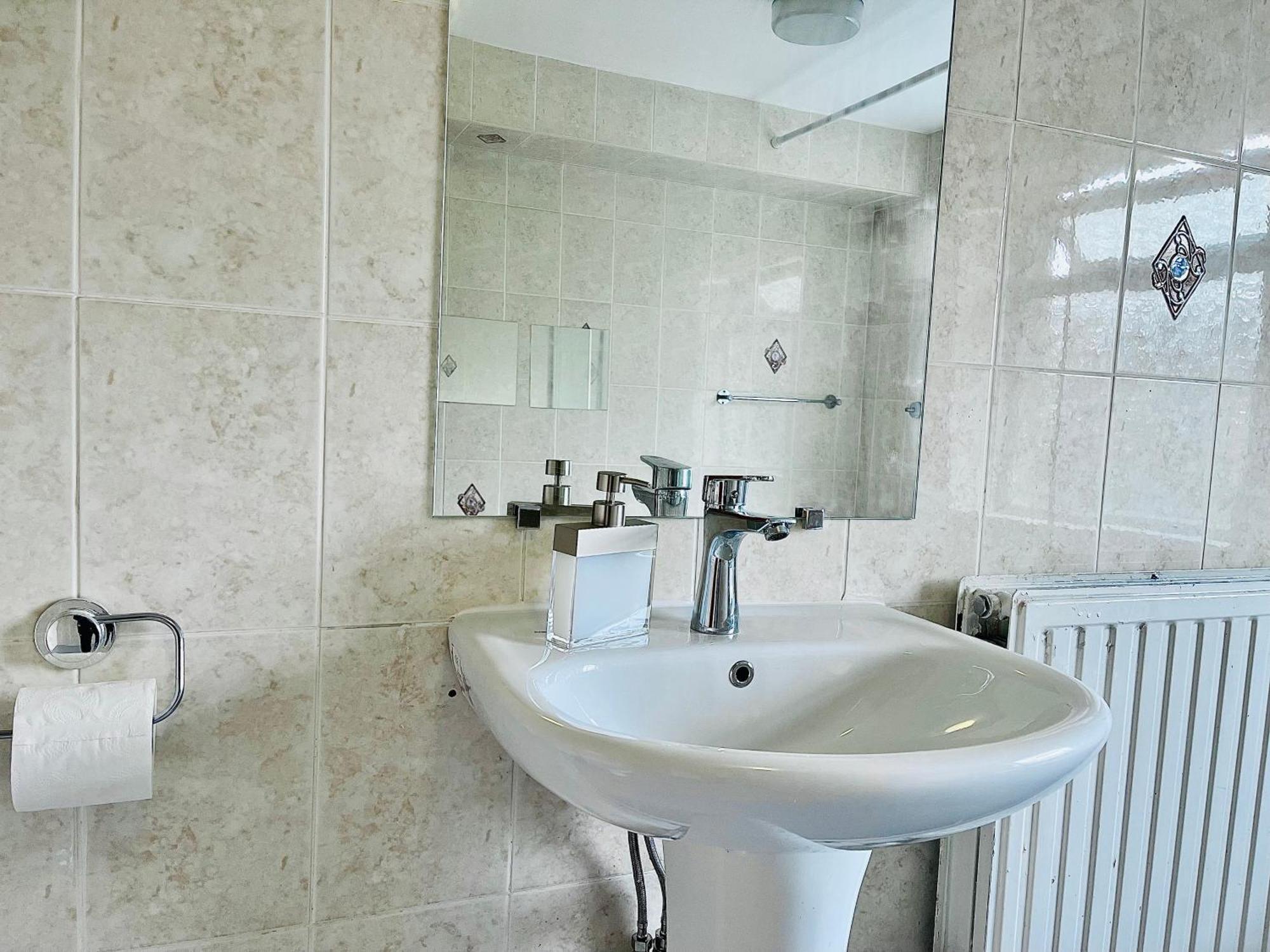 2 Bedroom Flat In Central Лондон Экстерьер фото
