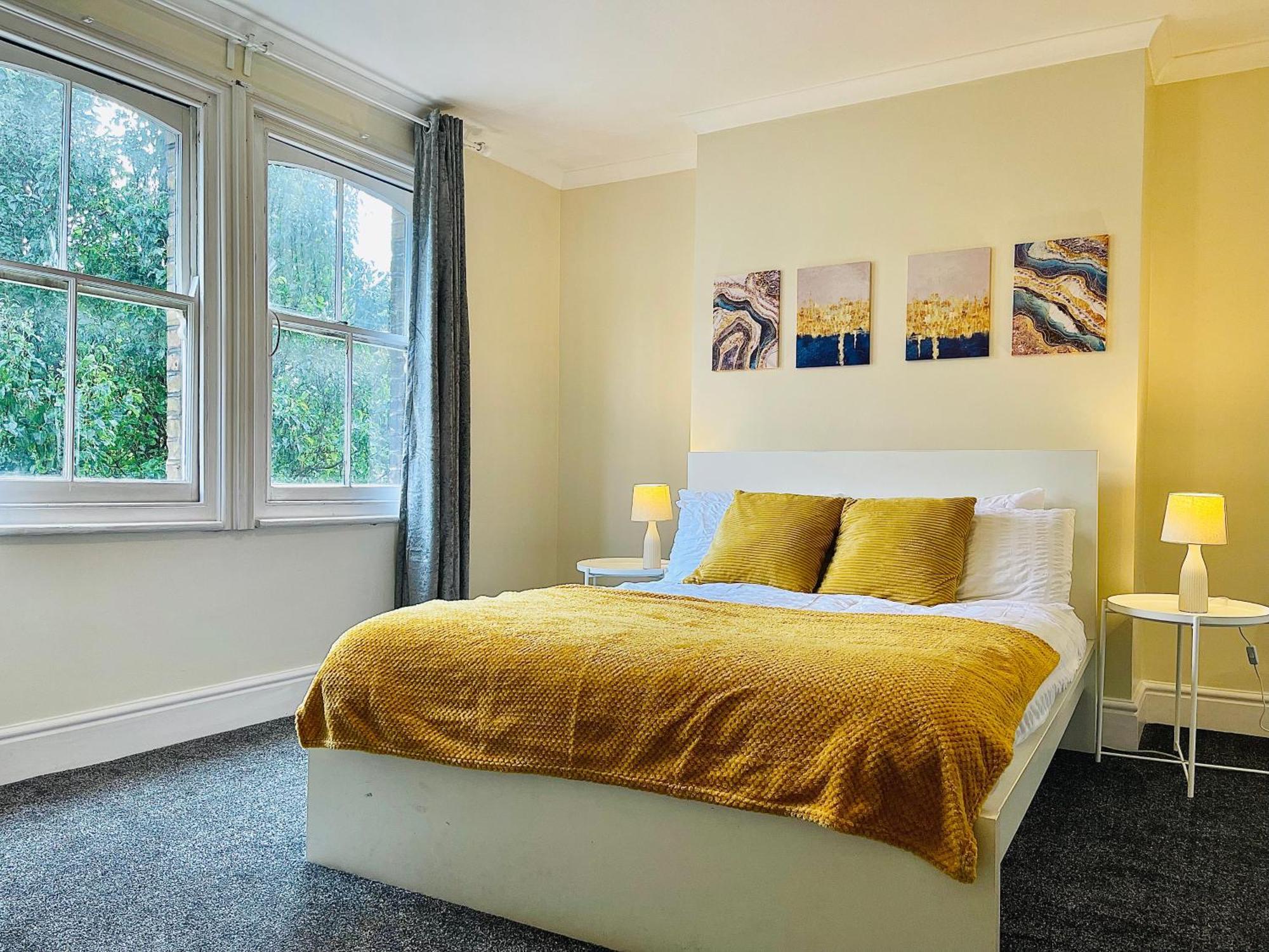 2 Bedroom Flat In Central Лондон Экстерьер фото
